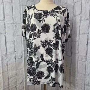 East 5th Woman 2X White Black Floral Print Round Neck Neutral Short Sleeve Top